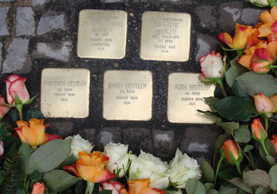 Spurensuche – Stolpersteine am Theodor-Heuß-Platz Spurensuche – Stolpersteine am Theodor-Heuß-Platz