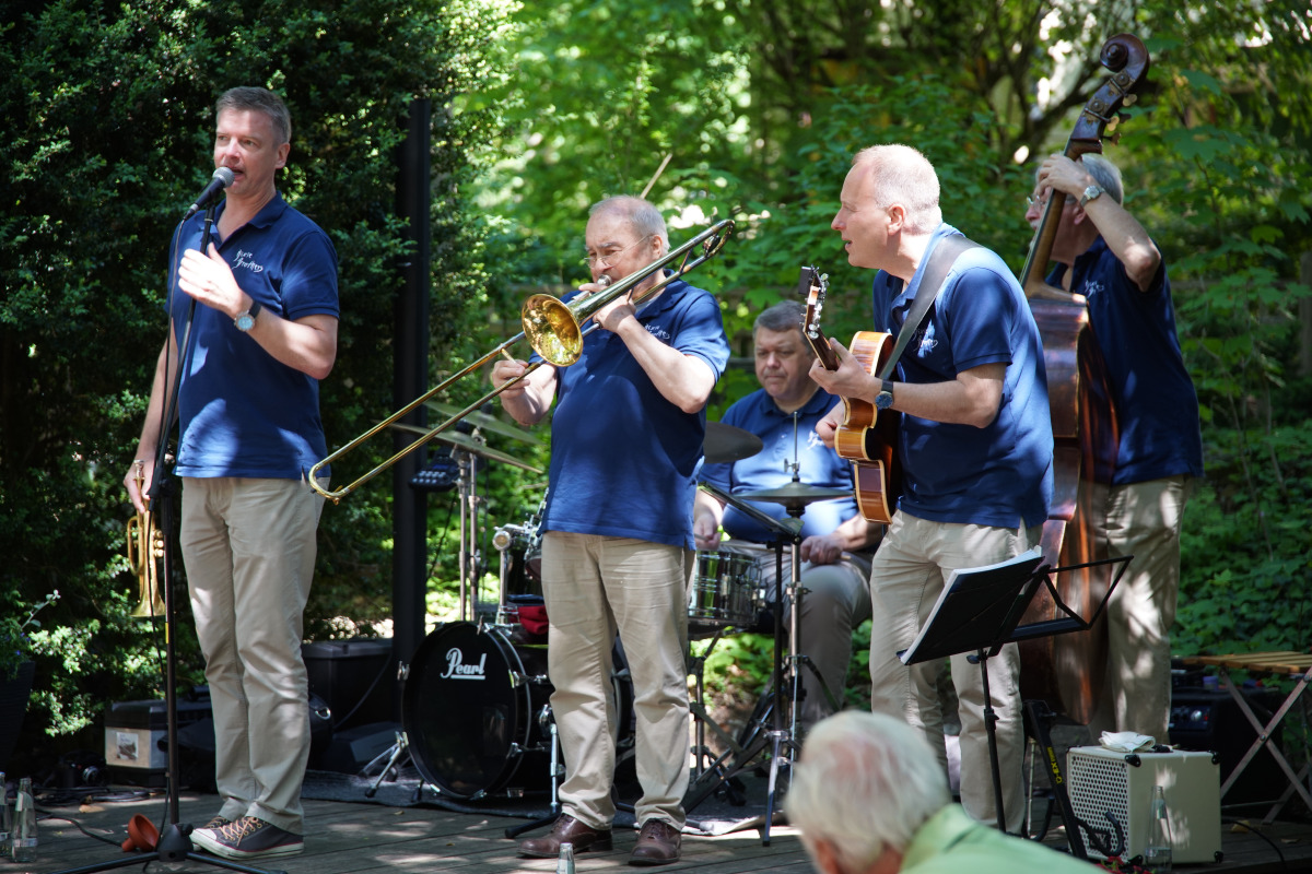 Wunderbarer Pfingstjazz im Garten des Haus Eichkamp Wunderbarer Pfingstjazz im Garten des Haus Eichkamp
