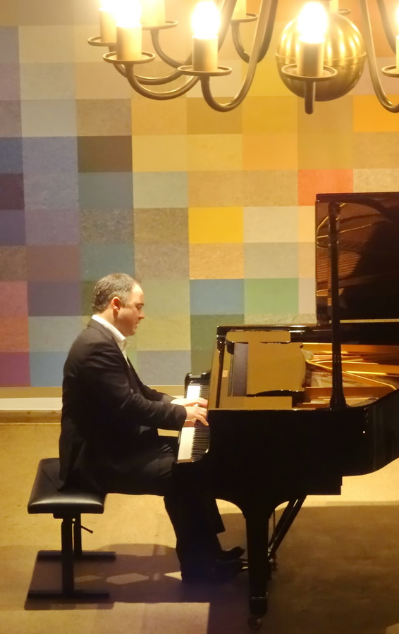Neujahrskonzert mit Eugène Mursky Neujahrskonzert mit Eugène Mursky