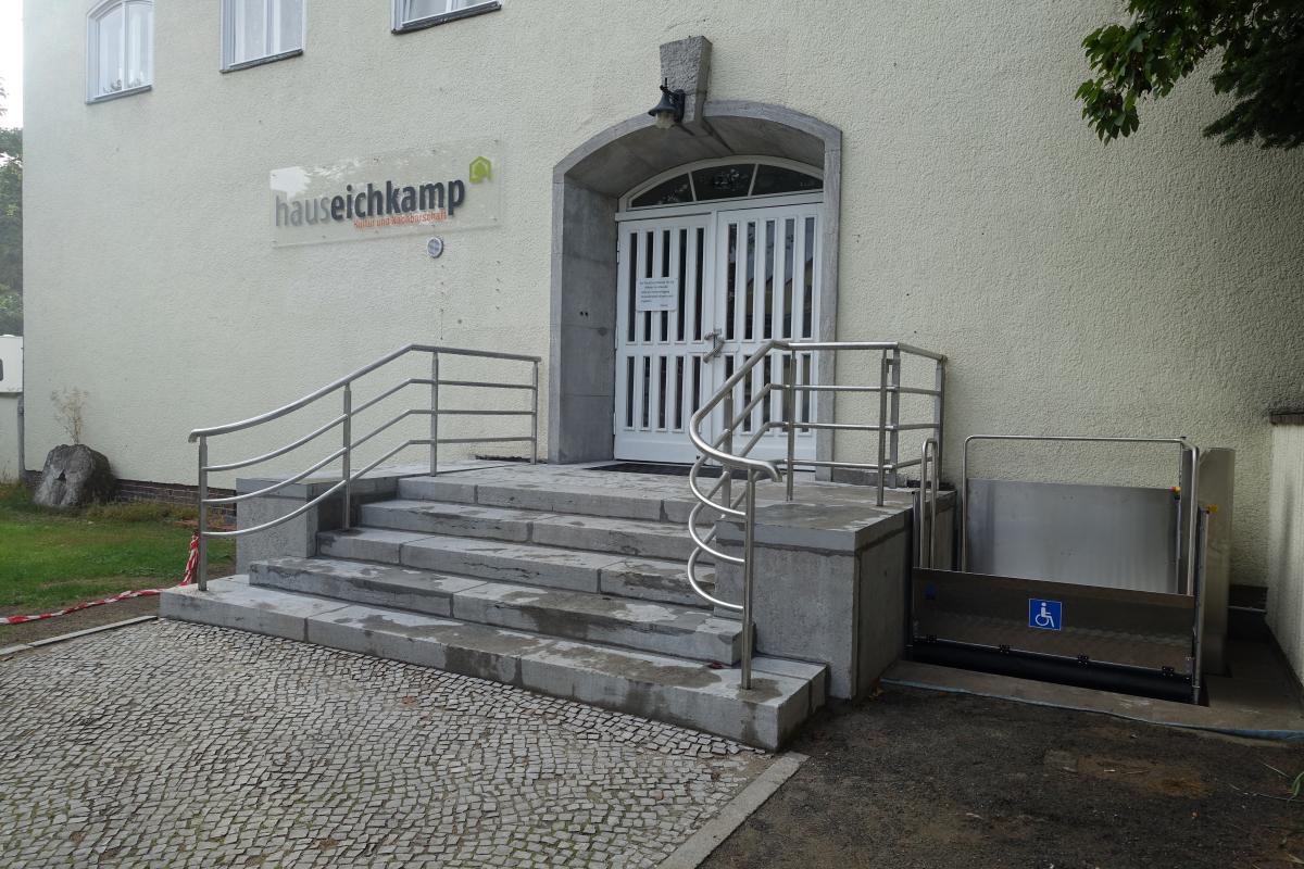 Eingangsbereich am Haus Eichkamp fertiggestellt Eingangsbereich am Haus Eichkamp fertiggestellt