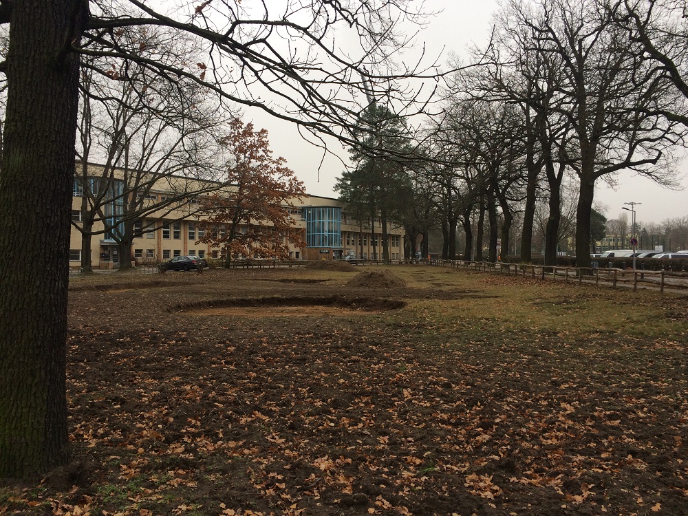 Begegnungsspielplatz vor dem Mommsenstadion: Baubeginn Begegnungsspielplatz vor dem Mommsenstadion: Baubeginn