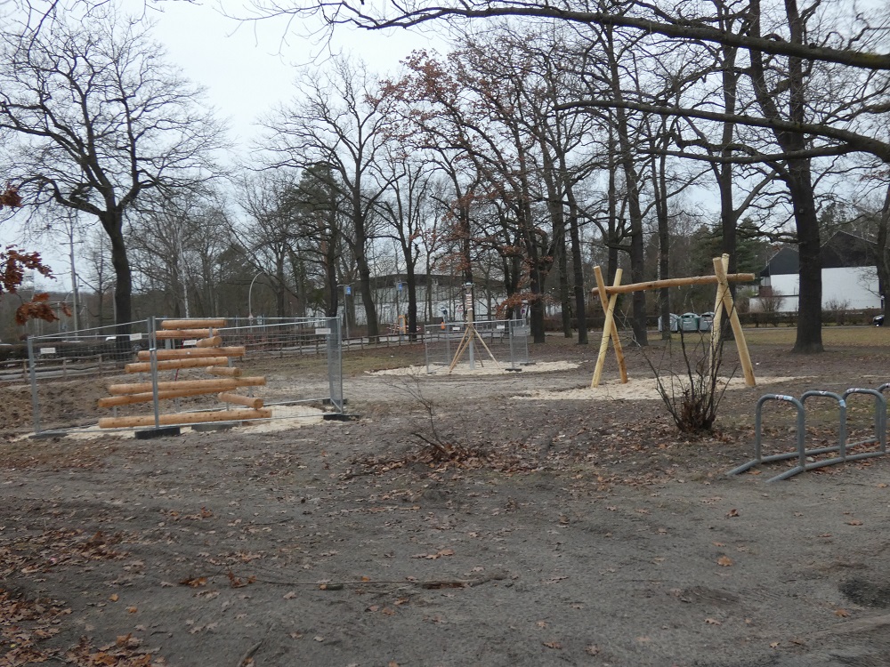 Begegnungsspielplatz vor dem Mommsenstadion: Fundamente wurden gelegt Begegnungsspielplatz vor dem Mommsenstadion: Fundamente wurden gelegt