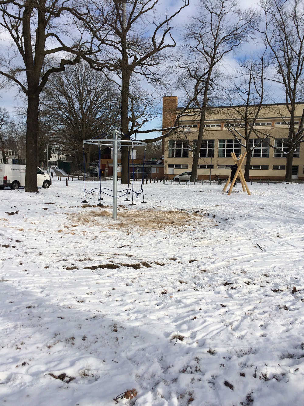 Begegnungsspielplatz vor dem Mommsenstadion: Jetzt kann gespielt werden! Begegnungsspielplatz vor dem Mommsenstadion: Jetzt kann gespielt werden!