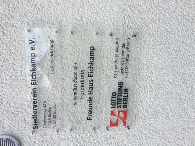 Hinweis am barrierefreien Eingang an die Lottostiftung – Unser Dank wird sichtbar Hinweis am barrierefreien Eingang an die Lottostiftung – Unser Dank wird sichtbar